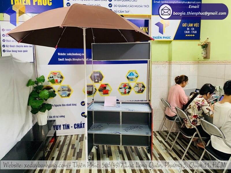 xe bán lạp xưởng di động