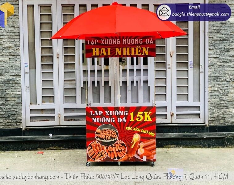 xe lạp xưởng nướng đá